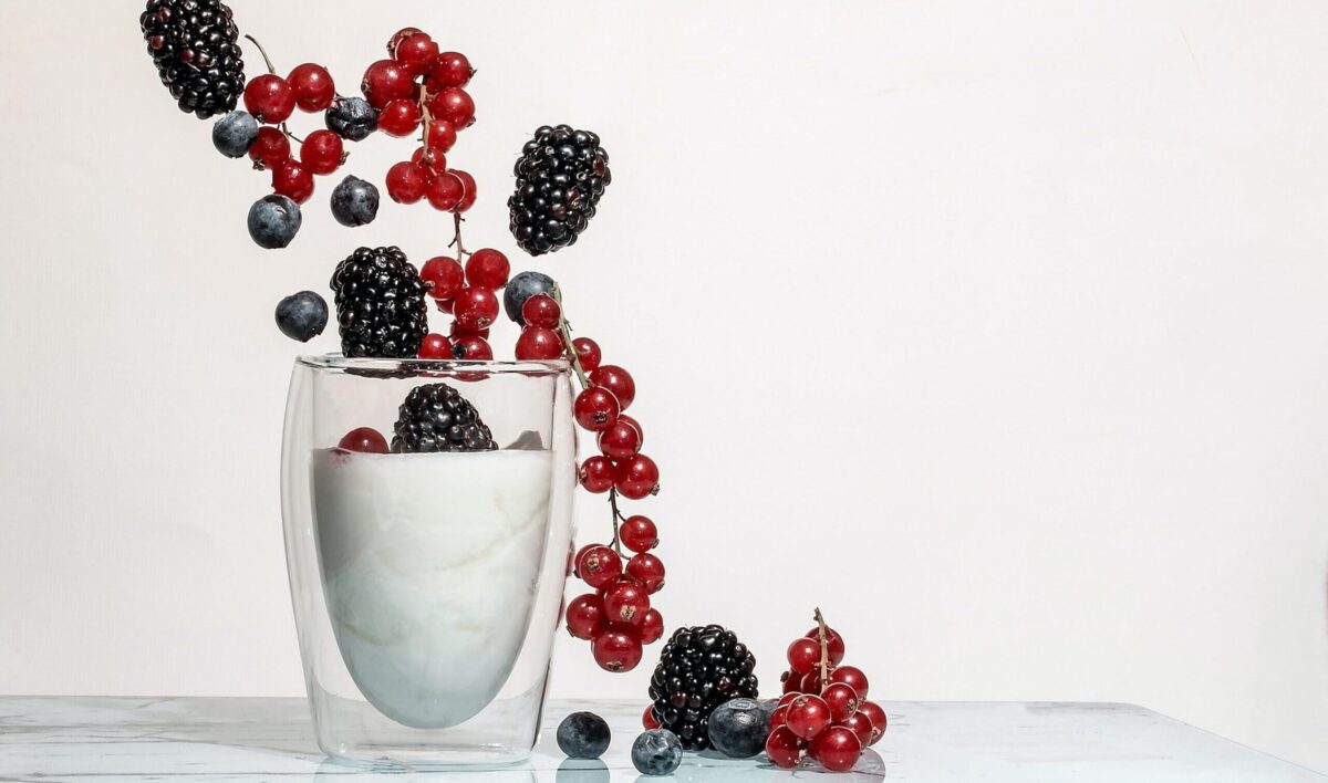 Berries and yoghurt